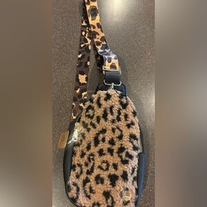 Simply southern shoulder sling bag, cheetah adjustable strap, NWT black brown
